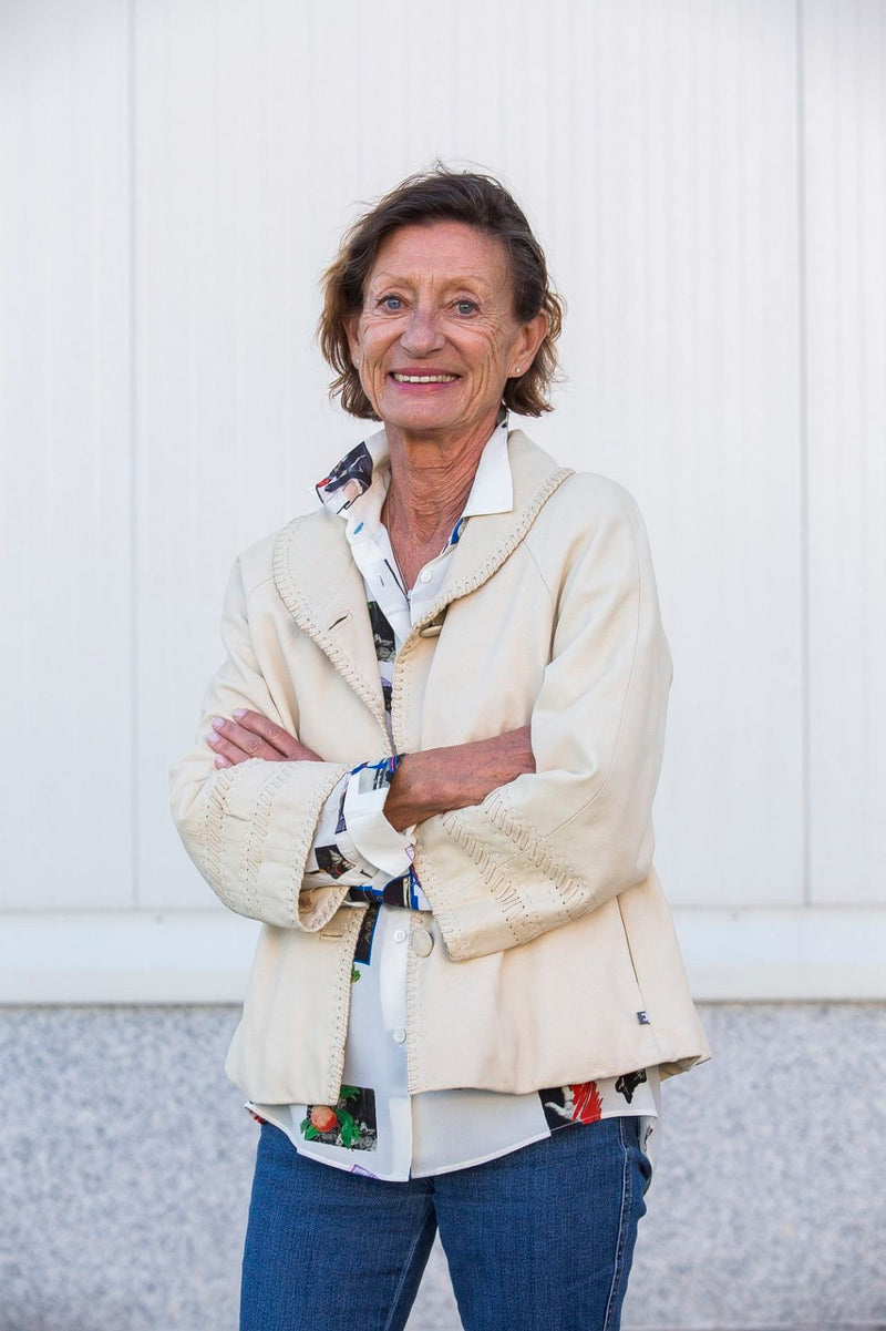 Елена Костадинова